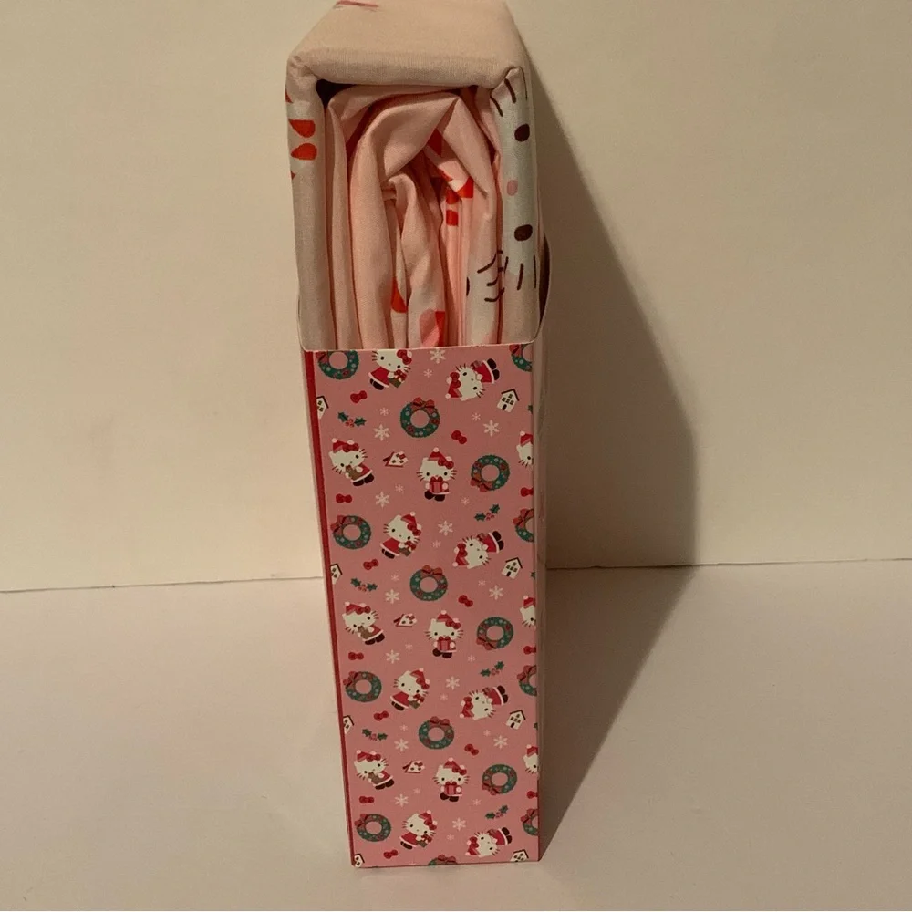 ❌FINAL PRICE❌NWT. HELLO KITTY Holiday Twin Sheet Set